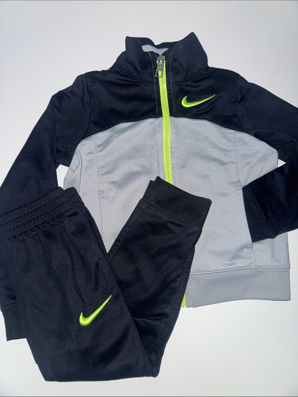Nike Black Grey & Neon Yellow Tracksuit Size 2T, Like New